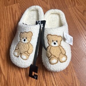 Kohl's White and Tan Teddy Bear Slippers